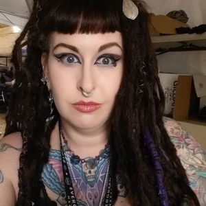 Meet your Posher, Dena